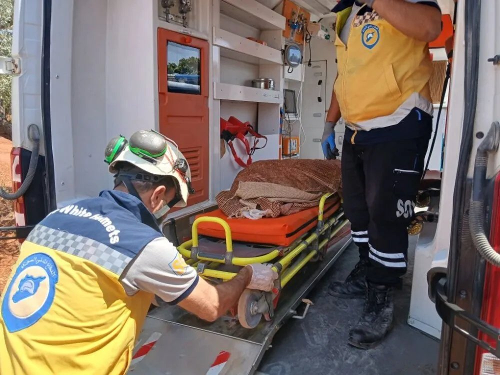 مأساة في ريف إدلب: طفلة تفقد حياتها بانفجار قنبلة عنقودية