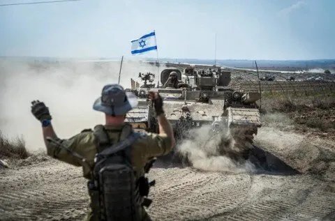 تصعيد في غزة: الجيش الإسرائيلي يصدر إنذارات إخلاء جديدة وسط مخاوف عائلات الأسرى