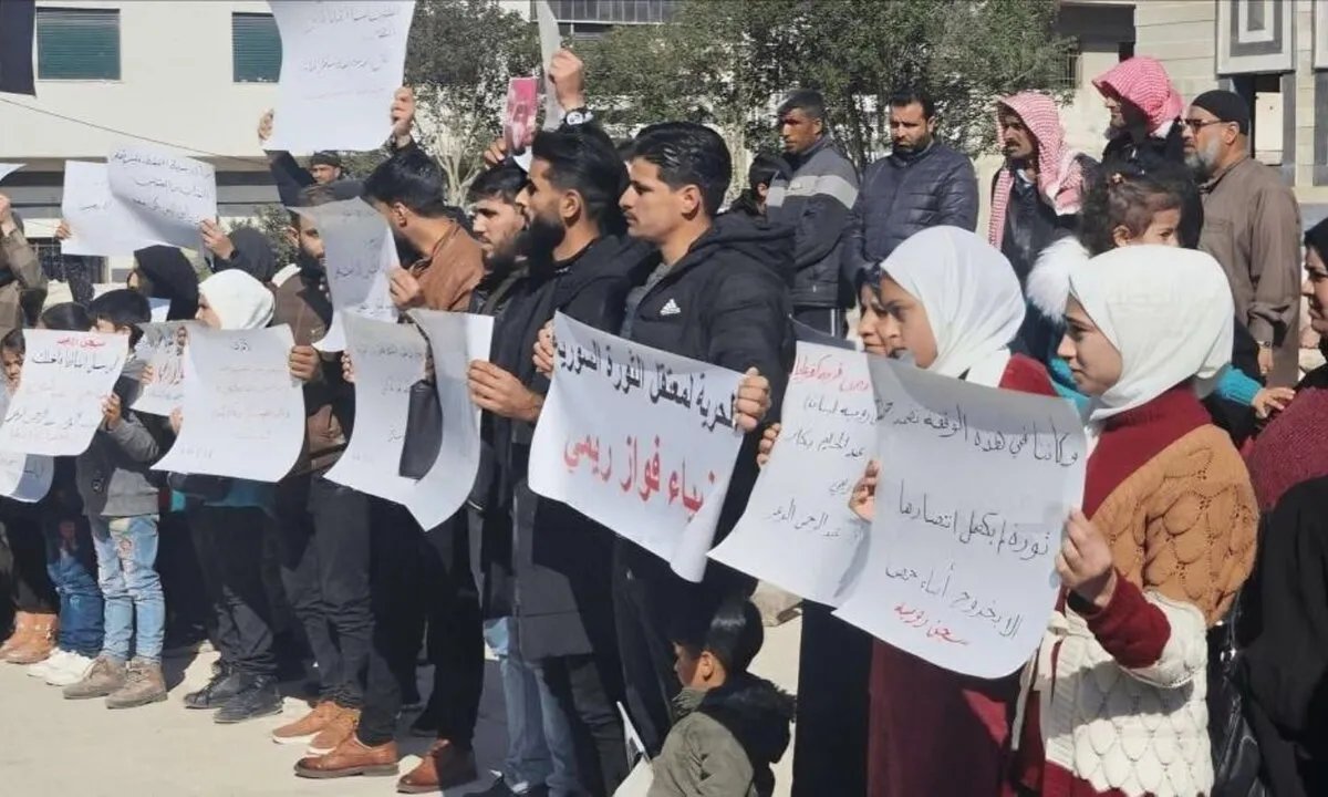 تصاعد الاعتقالات العشوائية للاجئين السوريين في لبنان: تهم بالإرهاب وانتهاكات موثقة