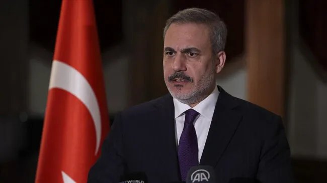 وزير الخارجية التركي يتهم حكمت الهجري بالعمالة لإسرائيل ويهدد بالتدخل في سوريا