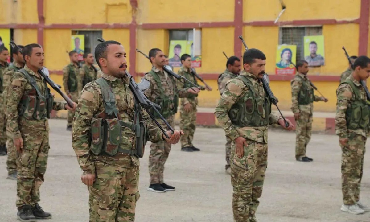 قسد تنفي تقارير عن مهلة للاندماج في الجيش السوري وتتهم وسائل الإعلام بالتضليل