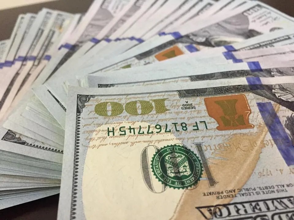 نظرة على أسعار الصرف في سوريا مساء الثلاثاء: استقرار في السوق السوداء