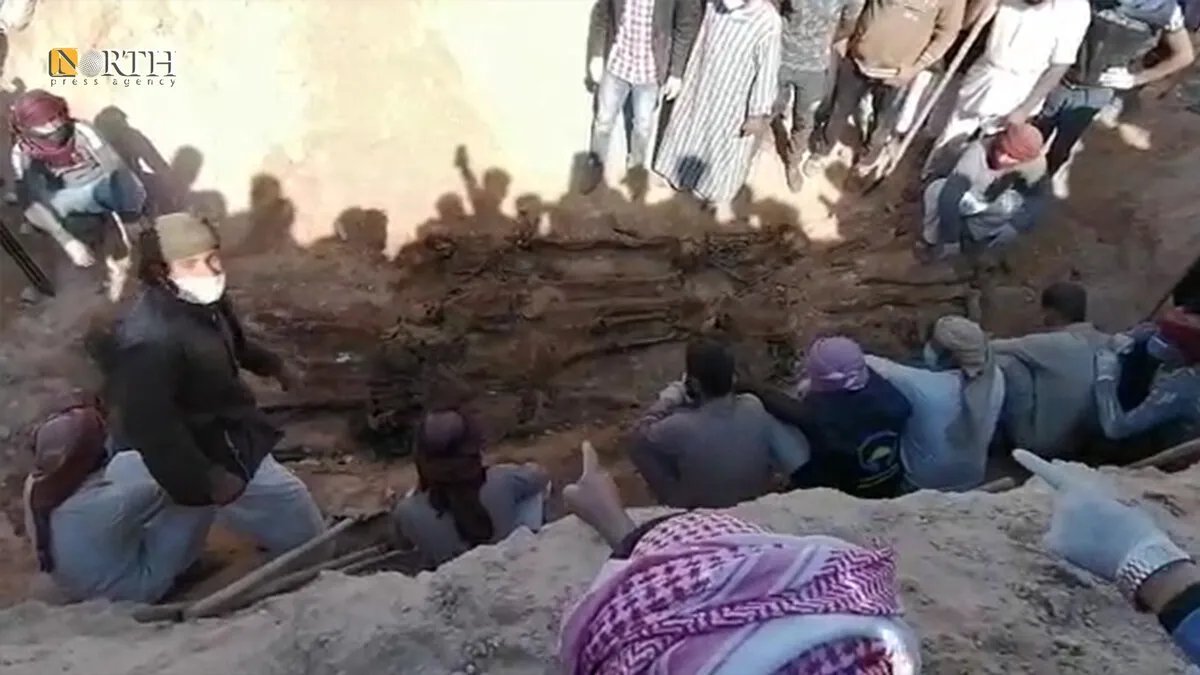 رابطة عائلات الشعيطات تحمّل قيادياً في داعش مسؤولية مجازر دير الزور عام 2014
