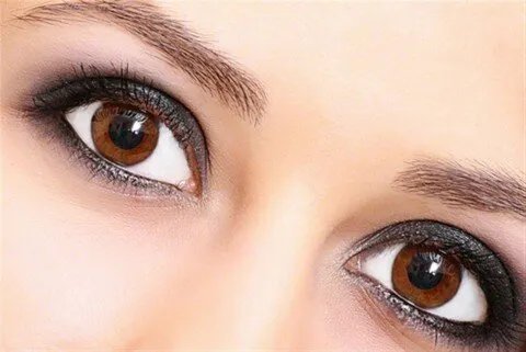 دليل شامل لجمال عينيك: اكتشفي شكل عينيكِ والمكياج الأمثل لإطلالة ساحرة