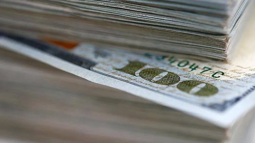 تقلبات مستمرة: أسعار صرف العملات الأجنبية في السوق السوداء السورية مساء الأحد