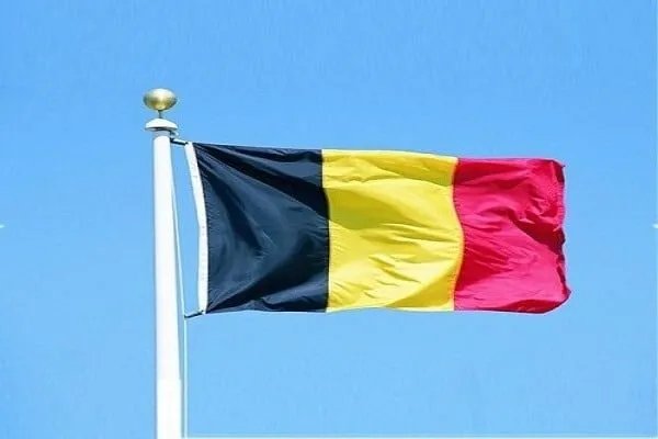 بلجيكا تضيّق الخناق على اللجوء: منع الإيواء عن المحميين أوروبيًا وتشديد إجراءات لم الشمل