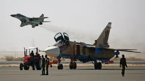 السودان: تدمير طائرة إماراتية تحمل "مرتزقة كولومبيين" في مطار نيالا