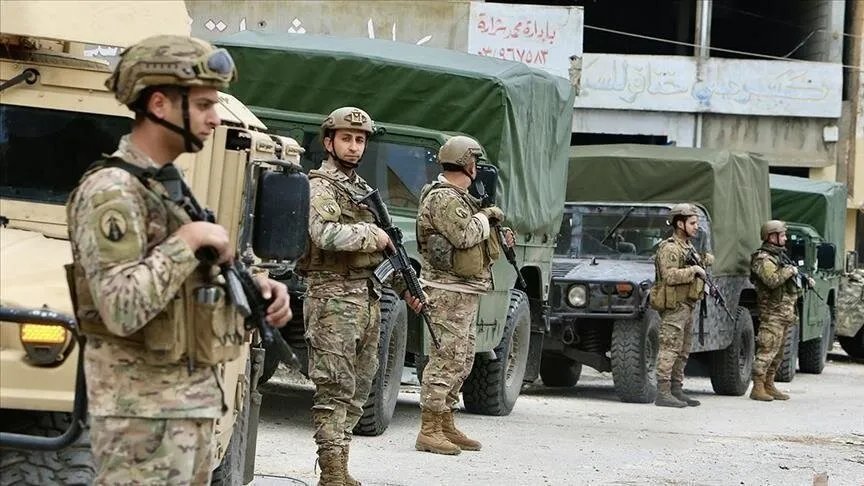 مأساة في جنوب لبنان: استشهاد وإصابة جنود لبنانيين بانفجار ذخائر