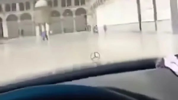 استياء واسع إثر دخول سيارة إلى باحة الجامع الأموي في دمشق
