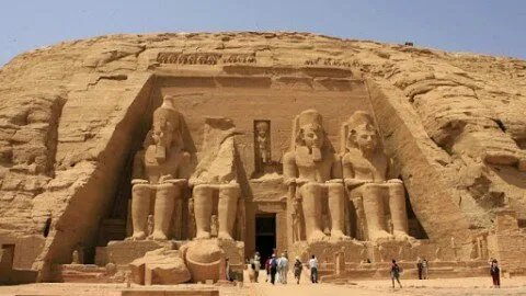 اكتشفي سحر الأقصر: 6 تجارب لا تُنسى في مدينة الفراعنة