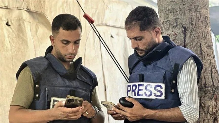 استشهاد مراسلي الجزيرة أنس الشريف ومحمد قريقع في قصف إسرائيلي قرب مستشفى الشفاء بغزة