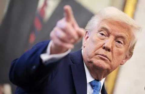 قبل قمة ألاسكا المرتقبة: ترامب يهدد روسيا بـ "عواقب وخيمة" إذا لم توقف حرب أوكرانيا