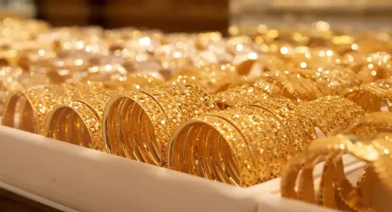 الليرة السورية تشهد تراجعاً طفيفاً أمام الدولار والعملات الأجنبية وارتفاع قياسي للذهب