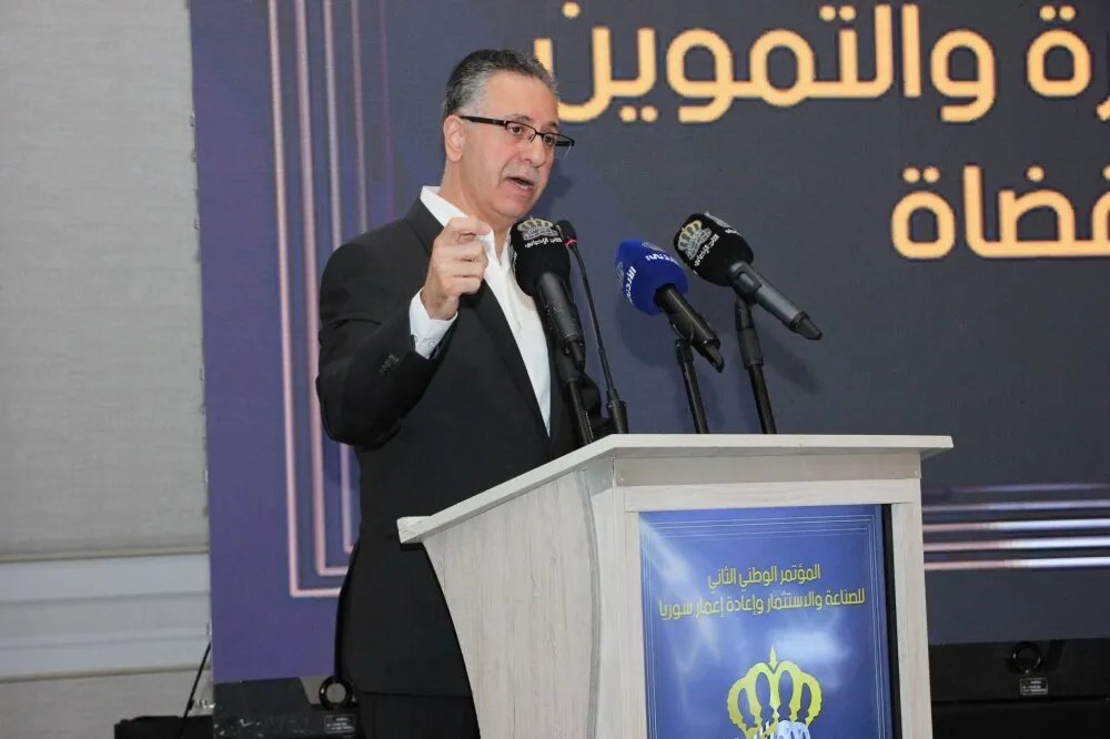 ارتفاع ملحوظ: أكثر من 400 شاحنة أردنية محملة بالمنتجات تدخل سوريا يومياً وتنعش ميناء العقبة