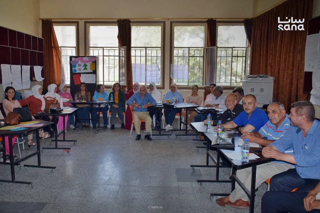 حمص: دورة تدريبية مكثفة تعزز مهارات 56 موجهاً تربوياً استعداداً للعام الدراسي الجديد