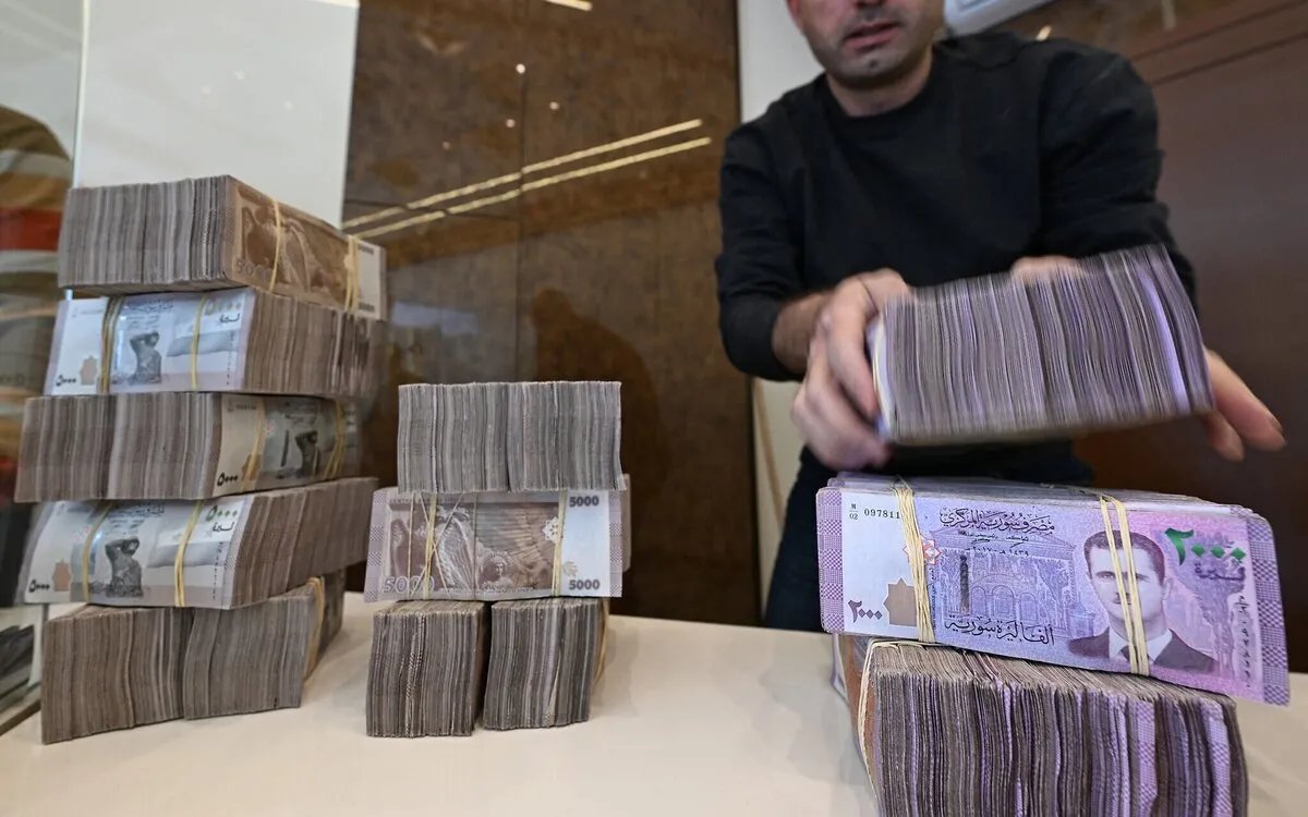 مصرف سوريا المركزي يكشف عن تفاصيل العملة السورية الجديدة وخطة طرحها