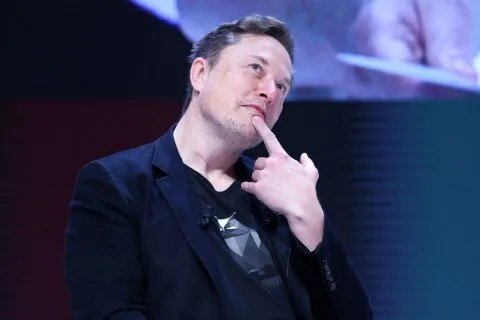إيلون ماسك يتهم آبل وأوبن إيه آي بتقويض المنافسة في سوق الذكاء الاصطناعي