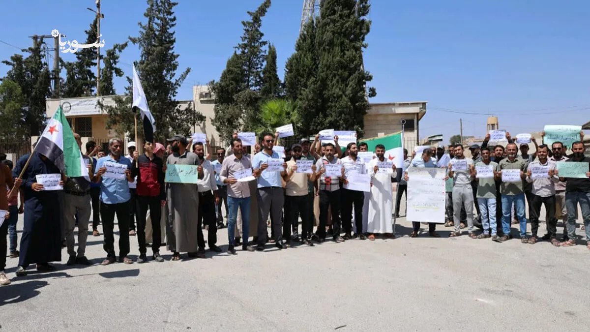 أزمة رواتب وتثبيت تهدد مستقبل 18 ألف معلم وأسرهم في شمال سوريا