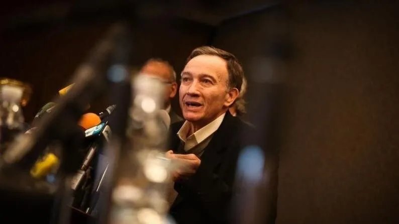 هيثم مناع يكشف عن تعرض أحمد حسون للتعذيب والمعاملة المهينة في السجون (فيديو)