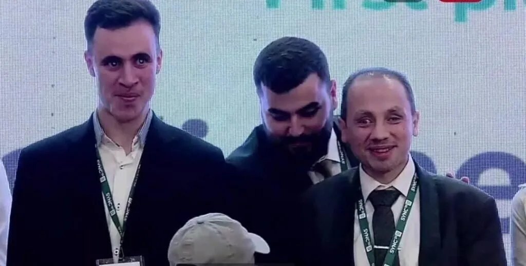 تطبيق مبتكر من محسن ومحمد يساعد المكفوفين على تناول أدويتهم بأمان