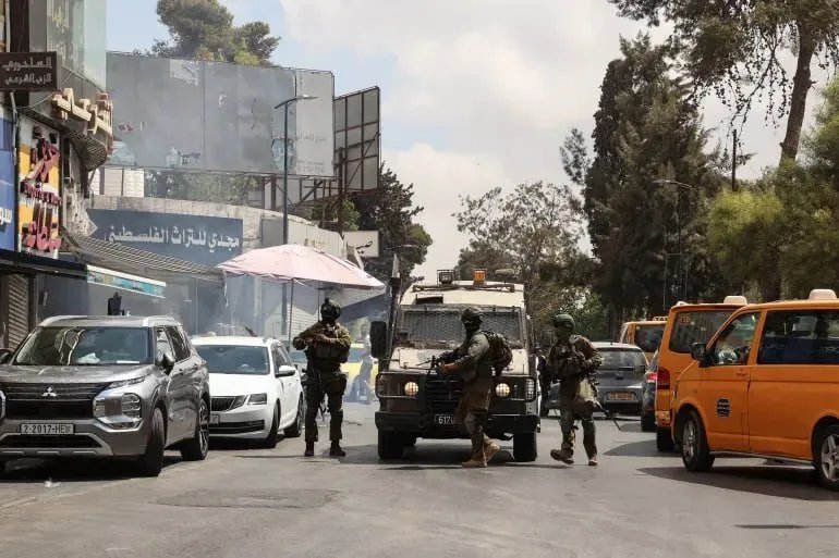 الاحتلال الإسرائيلي يعتقل ويصيب فلسطينيين في اقتحامات بالضفة الغربية ومستوطنون يقتحمون الأقصى
