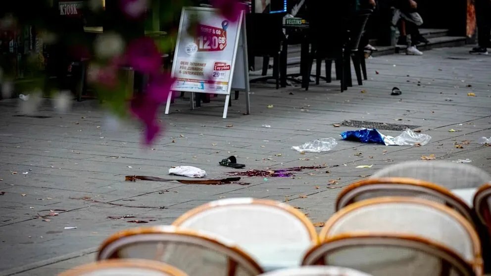 جيلسنكيرشن: إصابات خطيرة في شجار عنيف بمحطة القطارات والشرطة تبحث عن الجاني