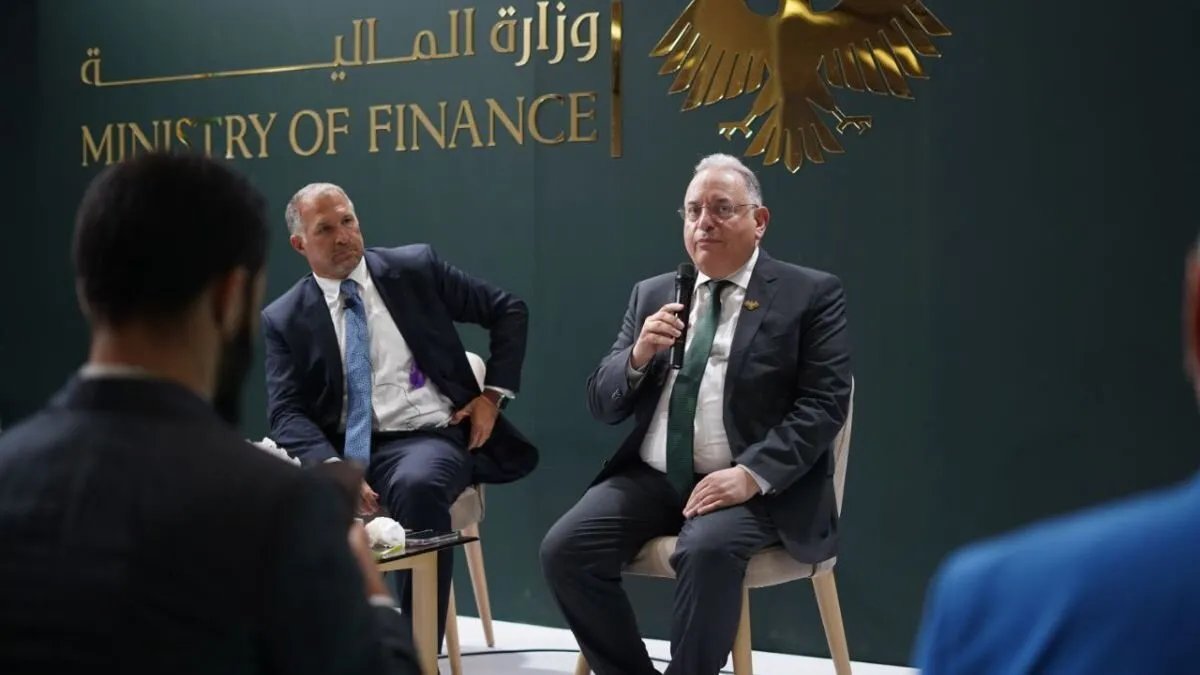 وزير المالية السوري يكشف عن مراحل زيادة الرواتب وخطط إصلاح الخدمة المدنية
