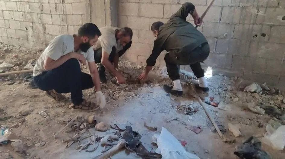 حمص: اكتشاف مروع لرفات شهداء مدنيين تحت أنقاض حي المضابع