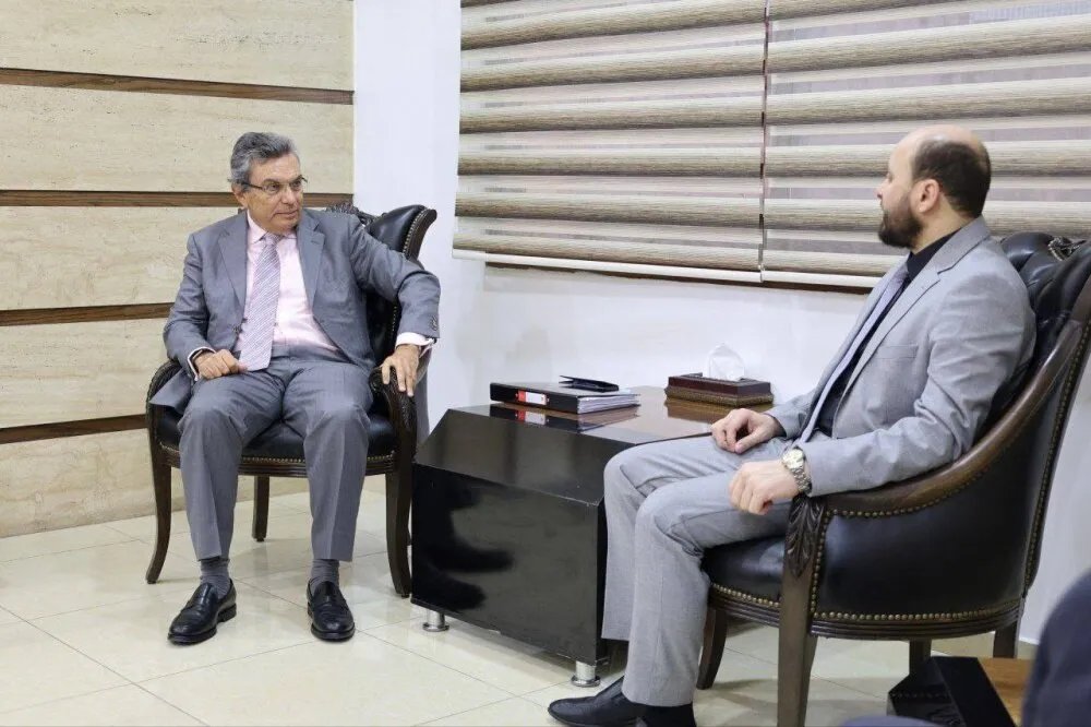 وزير الطاقة يبحث مع أيمن أصفري فرص الاستثمار في قطاع النفط والغاز