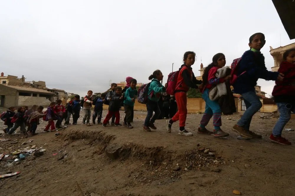 الرقة: مستقبل 40 ألف طالب على المحك بسبب إغلاق 35 مدرسة تؤوي نازحين