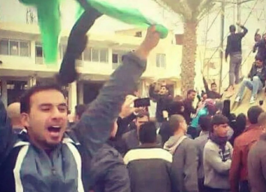 قسد تعتقل الناشط الإنساني عبد الله عمر الدربوك في الرقة وسط تزايد القيود على العاملين في المجال الإنساني