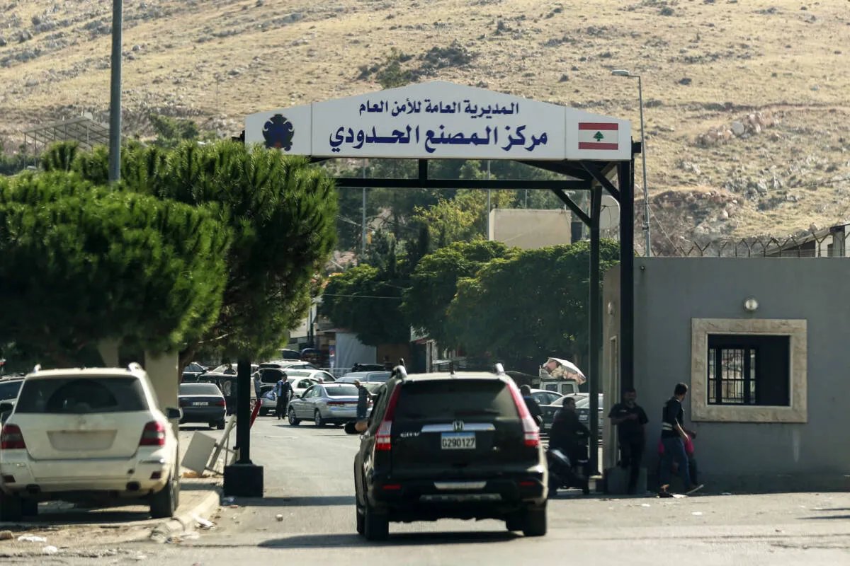 إيران تكثف جهودها لدعم حزب الله عبر تهريب الأموال والأسلحة من خلال سوريا