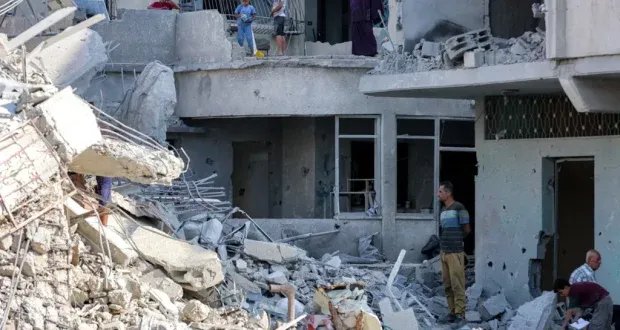 تصعيد في غزة: قصف متبادل وإسرائيل تعلن عن إطلاق صواريخ ومقتل فلسطينيين