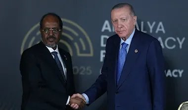 البحر الأحمر على صفيح ساخن: تصعيد أمريكي إسرائيلي ومخاوف من فوضى القرن الأفريقي