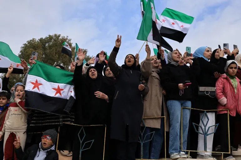 سوريا بعد سقوط الأسد: اهتمام سياسي واسع النطاق يقابله عزوف عن المشاركة الحزبية