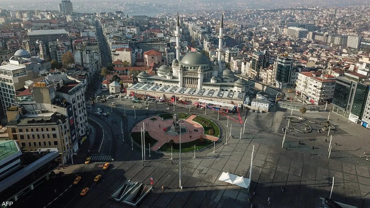 فضيحة تهز تركيا: تزوير الشهادات الجامعية والرخص عبر تطبيق شهير يكشف عن احتيال واسع النطاق