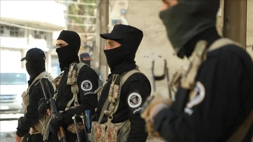 الداخلية السورية تعلن تفكيك خلية تابعة لـ"حزب الله" وضبط ترسانة أسلحة في ريف دمشق