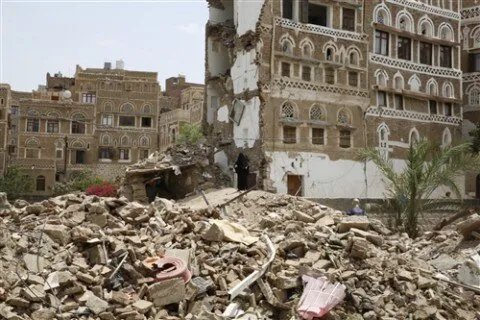 عدوان إسرائيلي يستهدف المتحف الوطني اليمني بصنعاء ويُلحق أضراراً جسيمة