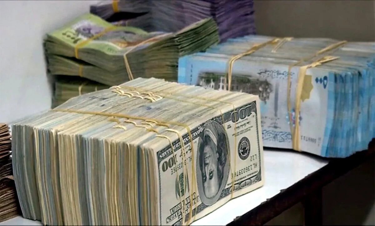 تحسن طفيف لليرة السورية مقابل الدولار وانخفاض محدود في أسعار الذهب