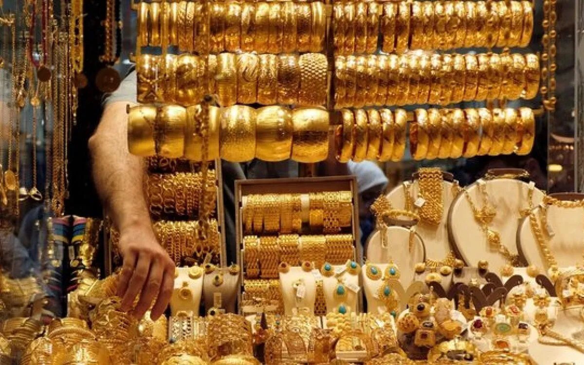 استقرار الليرة السورية مقابل الدولار مع انخفاض طفيف في أسعار الذهب
