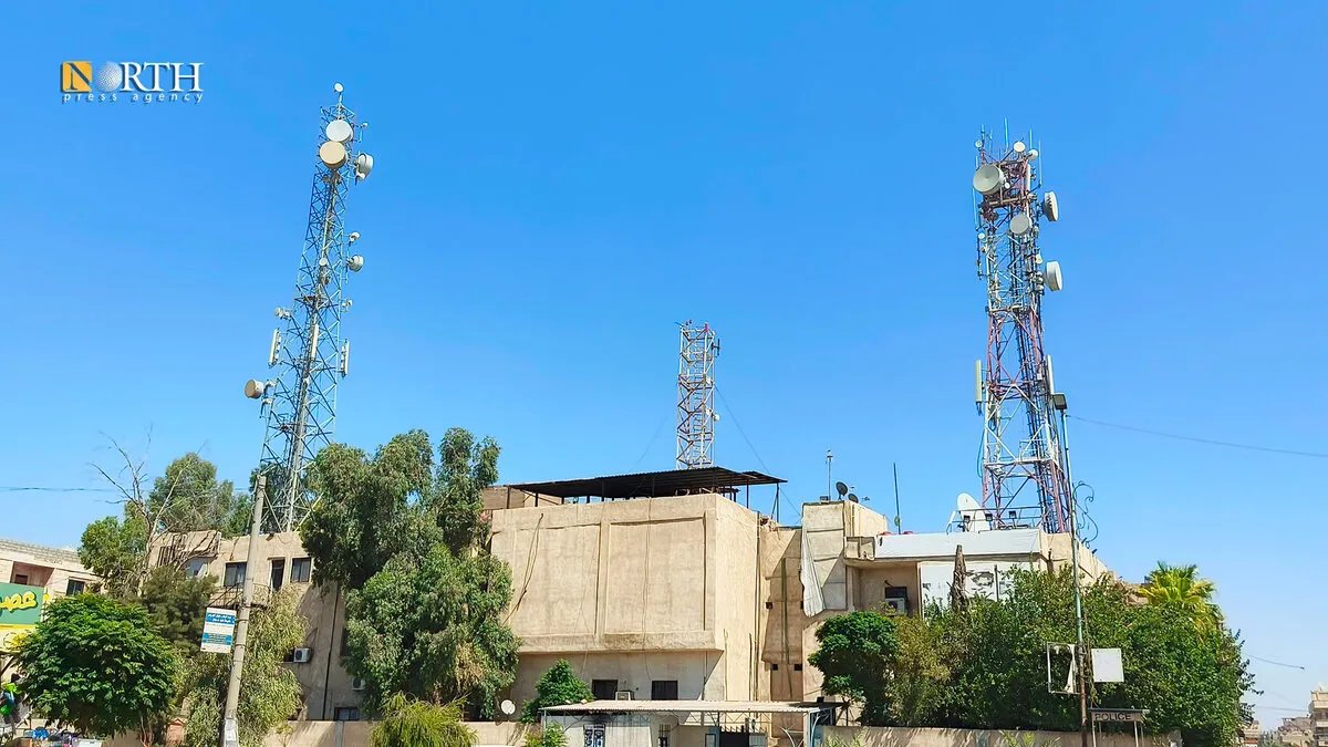 انقطاع الاتصالات يخنق دير الزور: خسائر فادحة للتجار وجهود لإيجاد حلول جذرية