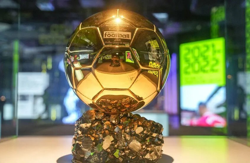 عثمان ديمبيلي يفوز بالكرة الذهبية 2025 ويتفوق على جمال وصلاح