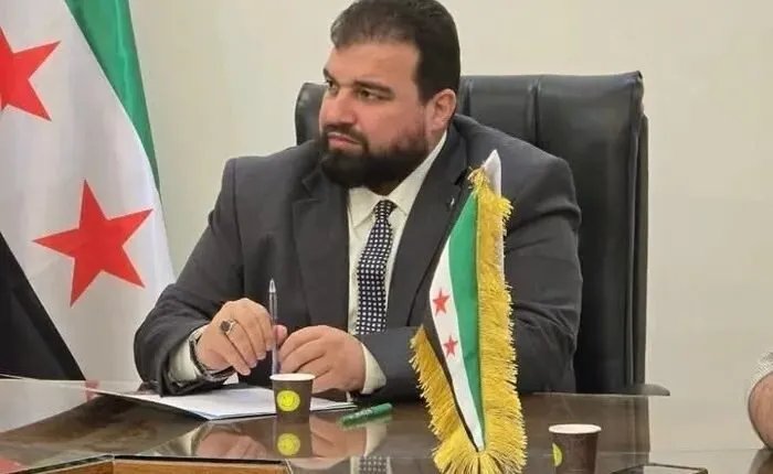 محافظ السويداء: خارطة طريق ثلاثية تهدف إلى تحقيق الاستقرار رغم المعارضة الداخلية