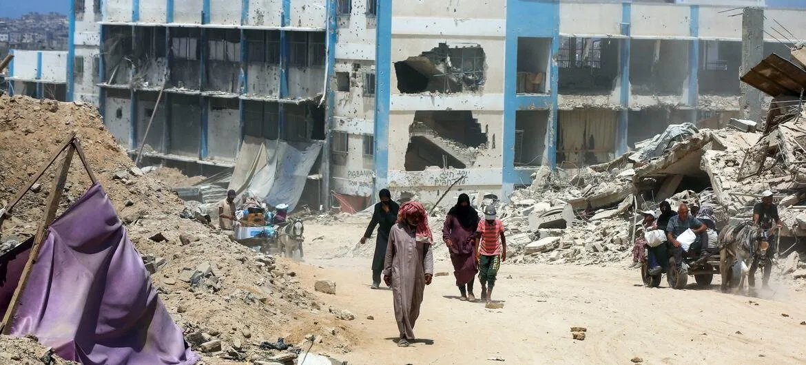 أونروا تفضح: قصف إسرائيلي يستهدف 12 منشأة إيواء نازحين في غزة