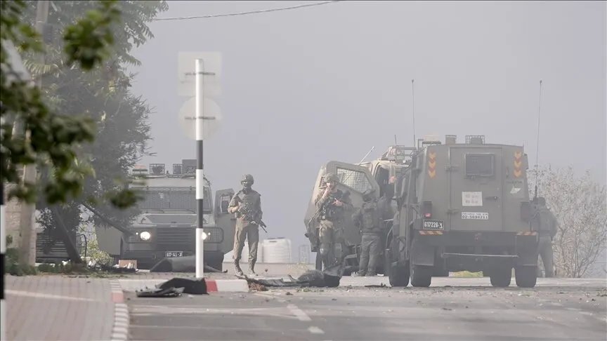 تصعيد في الضفة الغربية: استشهاد فلسطيني وإصابات في اقتحامات للاحتلال والمستوطنين
