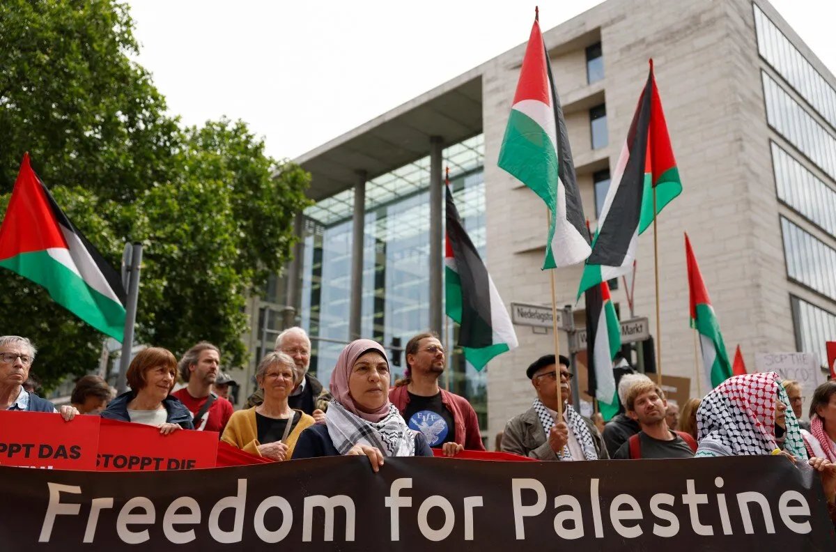 أوروبا تنتفض تضامناً مع فلسطين: مظاهرات حاشدة تجتاح ألمانيا، سويسرا، السويد وبريطانيا