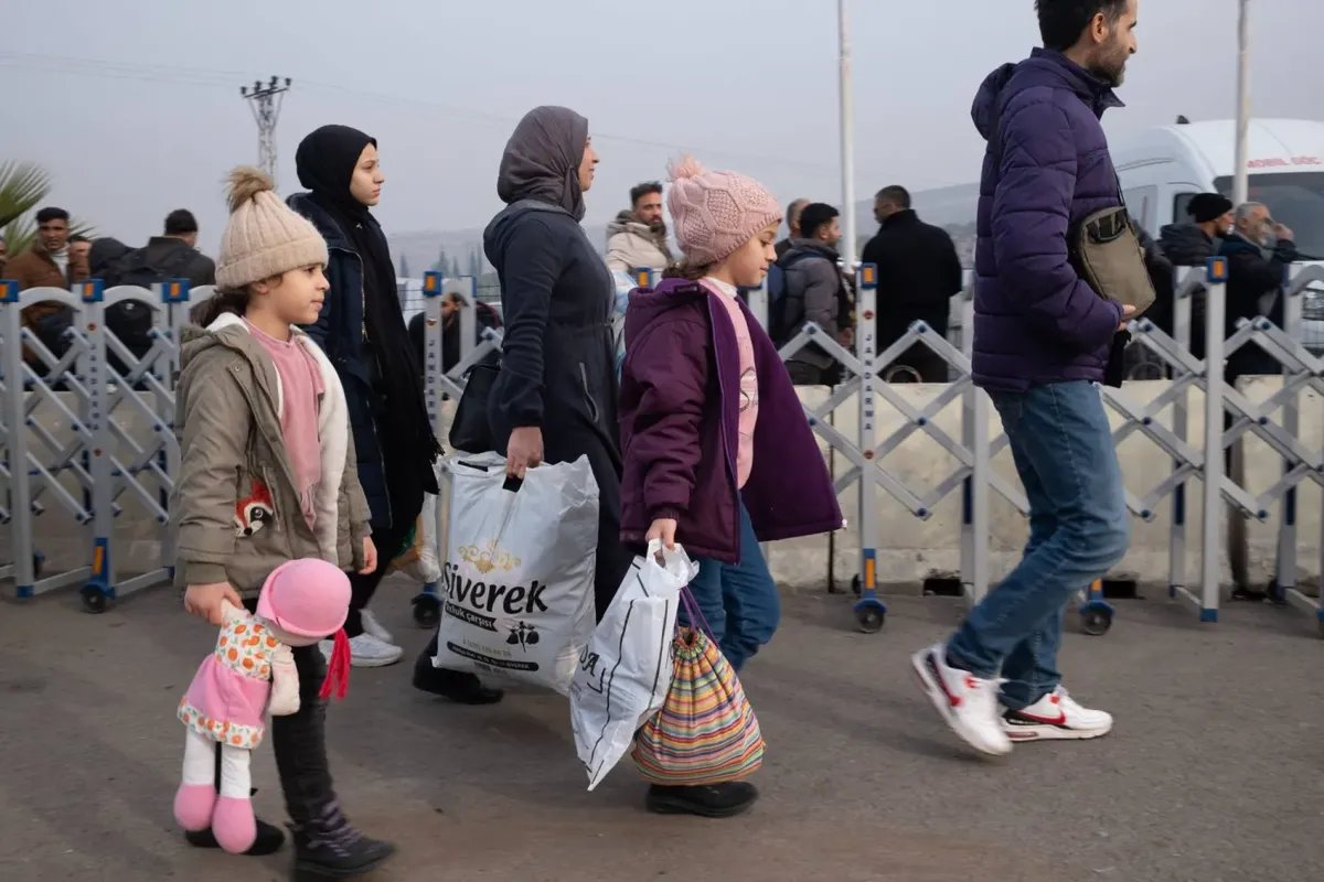 بعد مرور تسعة أشهر على التحرير: أرقام العائدين والنازحين السوريين تكشف حجم التحديات