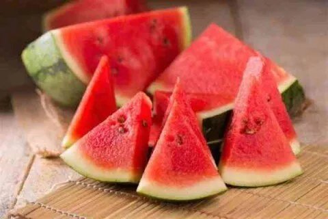 قلب سليم بغذائك: فواكه يومية لتعزيز صحة قلبك