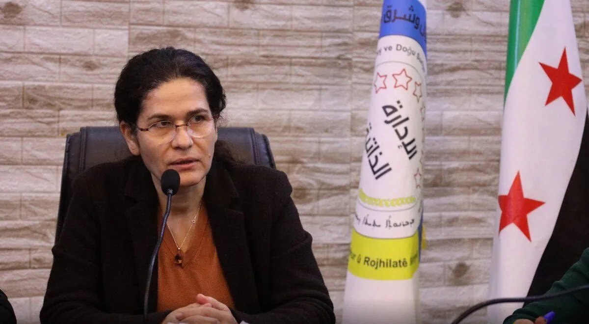 إلهام أحمد تكشف عن مقترح لتعيين مظلوم عبدي في منصب قيادي بالجيش السوري