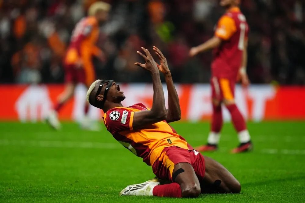 مفاجأة في دوري الأبطال: غلطة سراي يصعق ليفربول بهدف أوسيمين